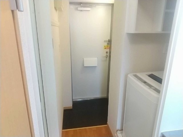 レオパレスパレス中田の玄関|ゆったりとした玄関です