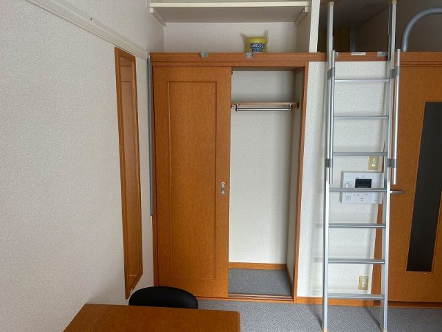 レオパレスヒルズの内装|明るい色調の室内です