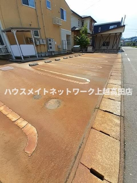 シャングリラの駐車場|消雪付駐車場
