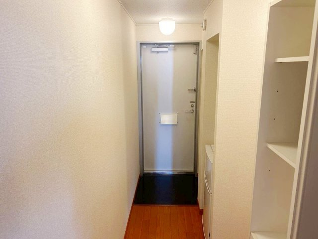 レオパレスグレイシャスの玄関|ゆったりとした玄関です