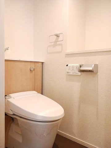 ニューグラストップⅠのトイレ|落ち着いた色調のトイレです