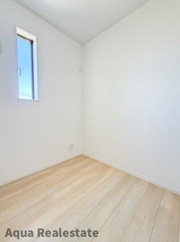 クレイドルガーデン藍住町勝瑞第5の洋室|収納としても使えるテレワークルーム付き☆