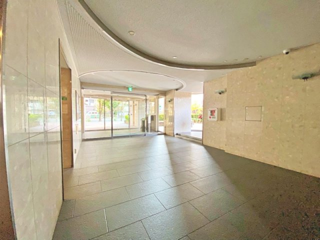 大阪市北区本庄西３丁目の中古マンションのエントランス