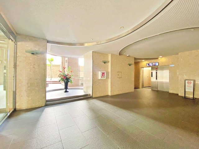 大阪市北区本庄西３丁目の中古マンションのエントランス
