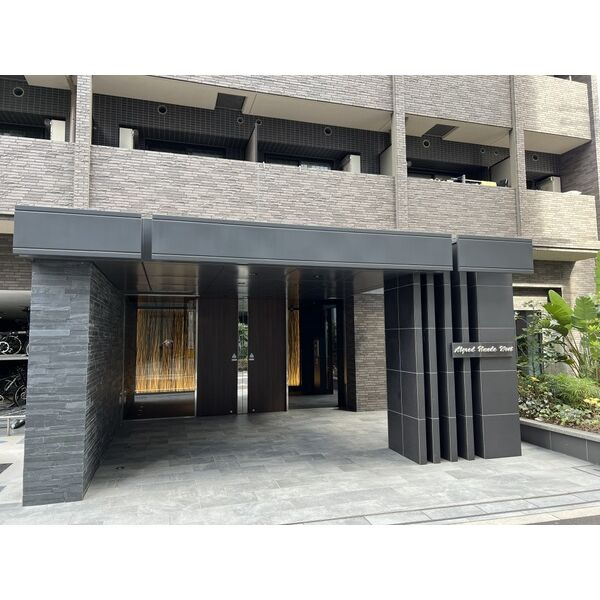 アルグラッド梅田WESTのエントランス