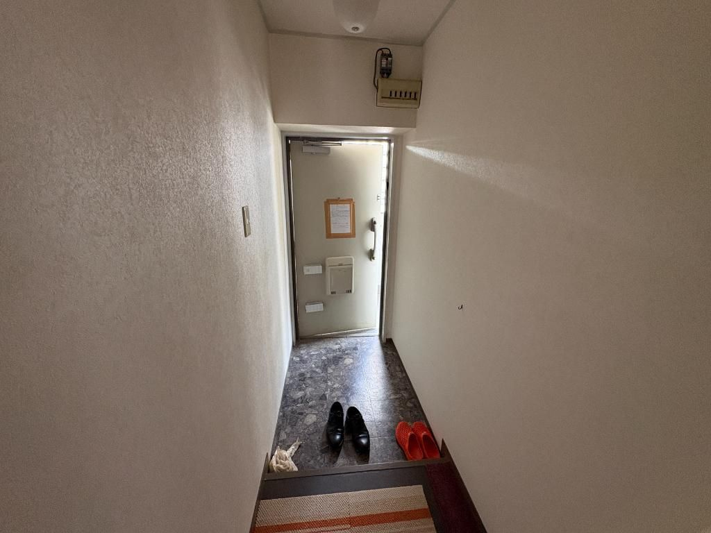 サン三国マンションの玄関