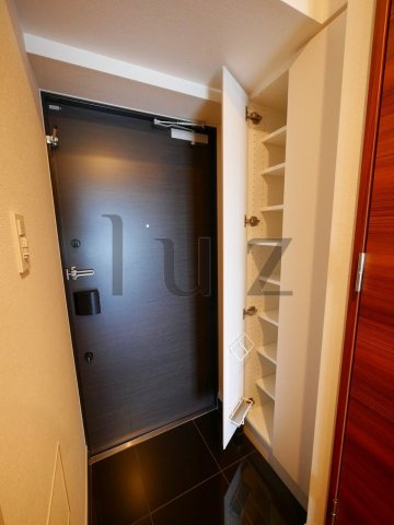 アーバンリンク神奈川新町の玄関