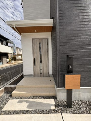 FIRST　TOWN　尾張旭市第2井田町全2棟【仲介手数料無料　三郷小尾張旭東中】の玄関|今すぐのご案内可能です！→  0120-336-922　までお気軽にお問い合わせください。