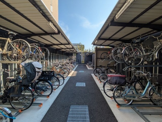 ジオ阪急淡路の駐車場