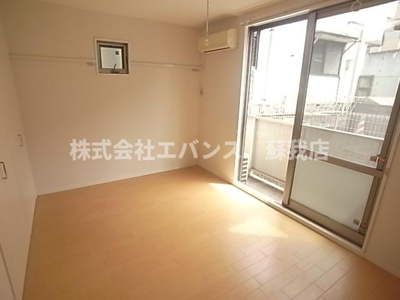 【居間・リビング】 | シャルム中央 | こちらのリビングで趣味の時間をお楽しみください