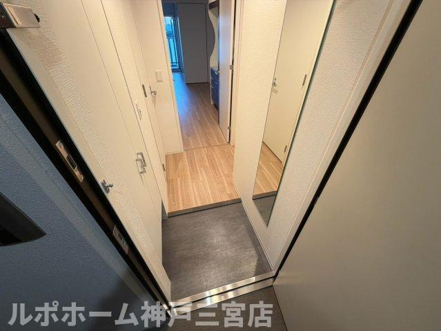 セレニテ西元町アリエの玄関