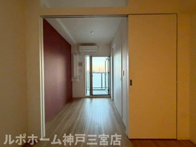 セレニテ西元町アリエの洋室