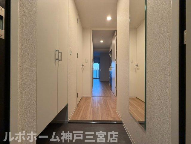 セレニテ西元町アリエの玄関