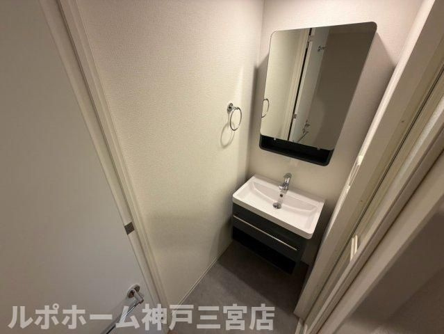 セレニテ西元町アリエの洗面所