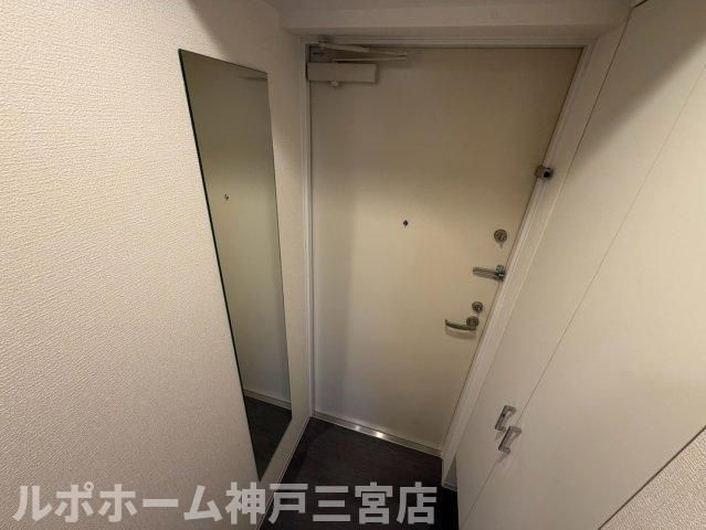セレニテ西元町アリエの玄関