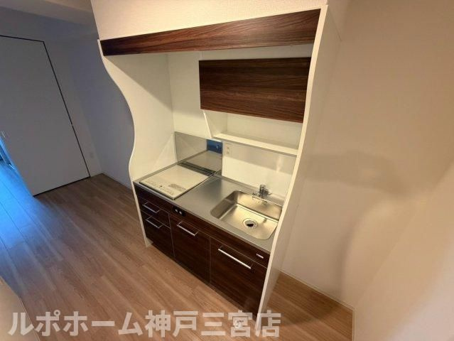 セレニテ西元町アリエのキッチン