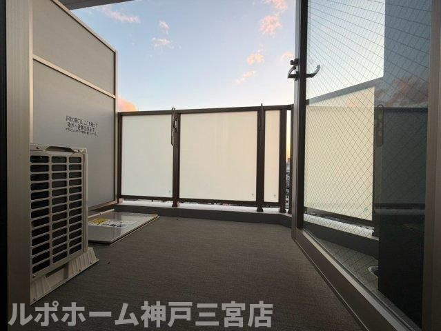 セレニテ西元町アリエのバルコニー