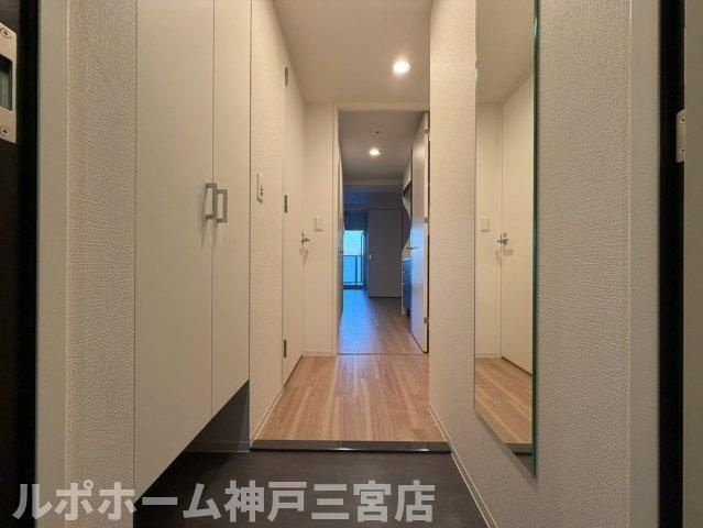 セレニテ西元町アリエの玄関