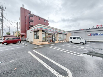 セブンイレブン市川堀之内店 徒歩13分。 980m