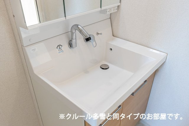 アヴニールの洗面所|ゆったりとスペースのある洗面所