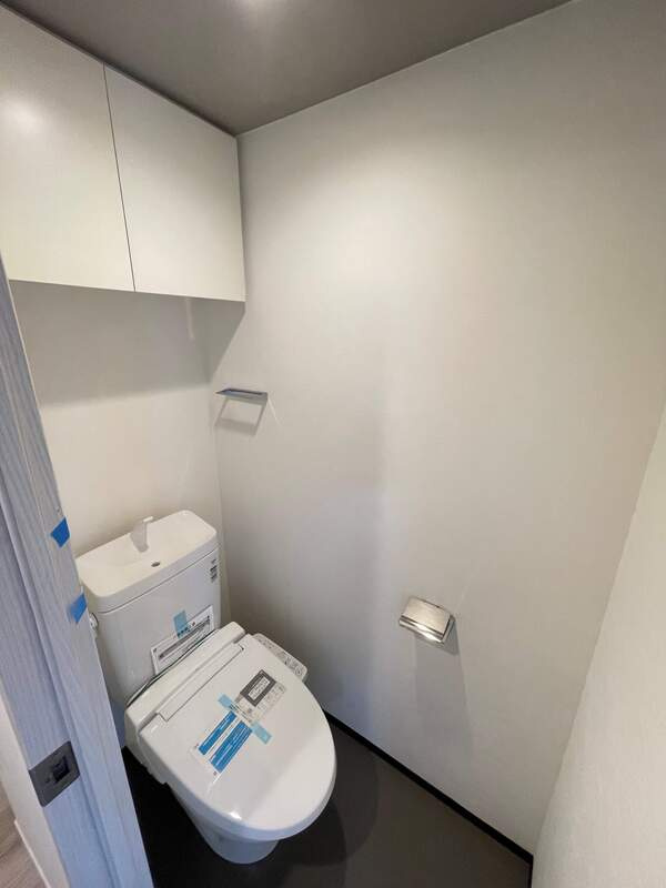 アイディ御殿山ヒルズファーストのトイレ|落ち着いた色調のトイレです
