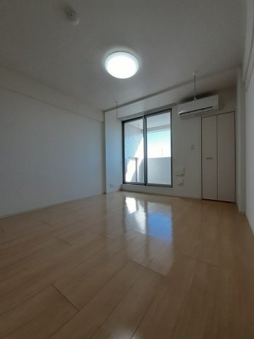 パインズ美園の内装|明るい色調の室内です