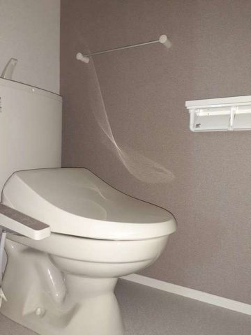 町沖ハイツのトイレ|落ち着いた色調のトイレです