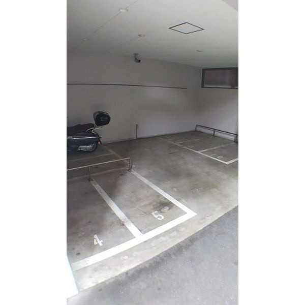 CITY　SPIRE難波グレイスの駐車場