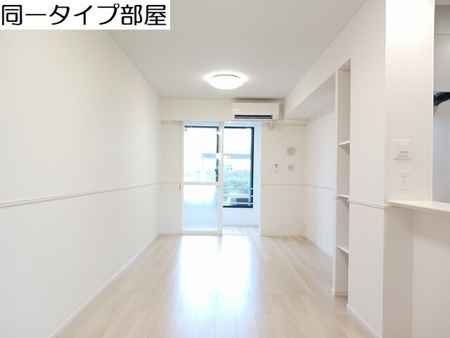 パルク町村の居間・リビング|こちらのリビングで趣味の時間をお楽しみください