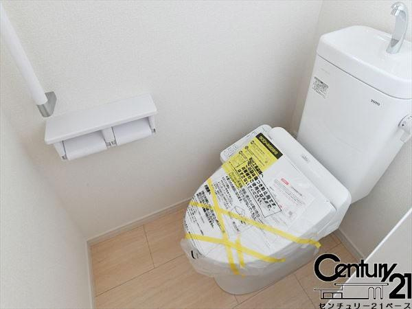 リーブルガーデン六条 １号棟 ／新築一戸建の内観：施工例|■フチなし＆トルネード洗浄でお掃除も楽らく！ウォシュレット付きです！■
