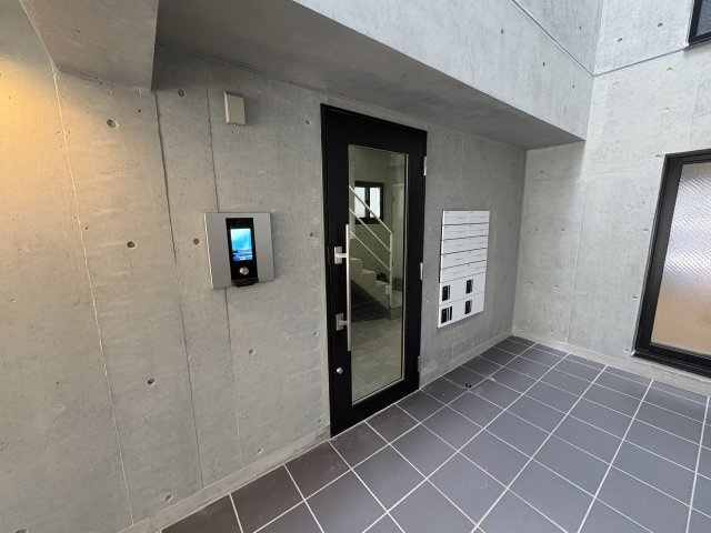 ザワン西蒲田のエントランス