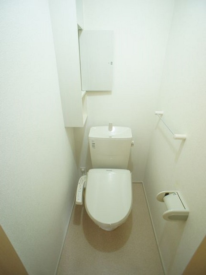 【トイレ】 | ベルソレイユＢ | 落ち着いた色調のトイレです