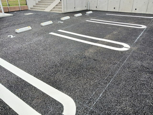 【駐車場】 | ファームヒルズ | 車をお持ちの方に嬉しい駐車場付きの物件です
