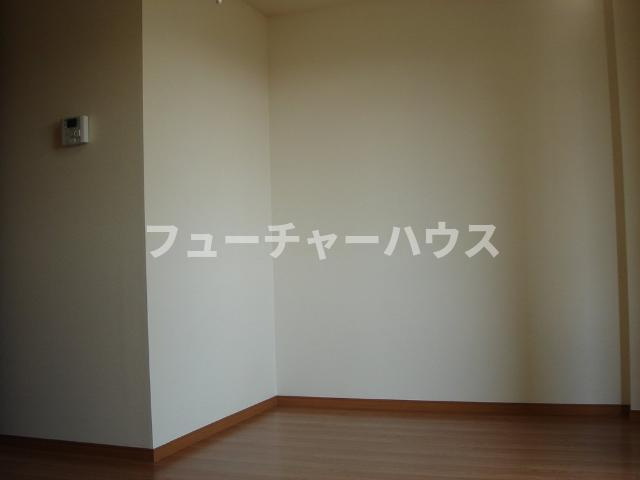 ベルメゾン三ノ町の居間・リビング|こちらのリビングで趣味の時間をお楽しみください