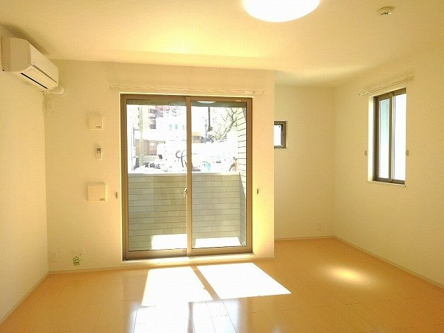 クオーレⅡの内装|明るい室内です