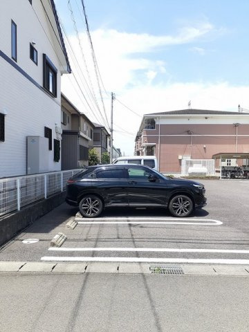 サニークローヴＣの駐車場|車をお持ちの方に嬉しい駐車場付きの物件です