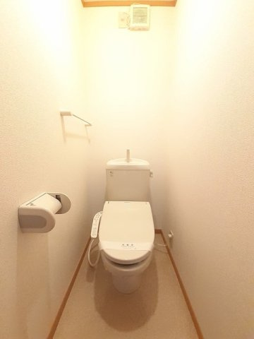 プリムローズのトイレ|落ち着いた色調のトイレです
