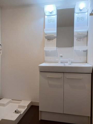 クレストⅡの洗面所|脱衣スペースもあります