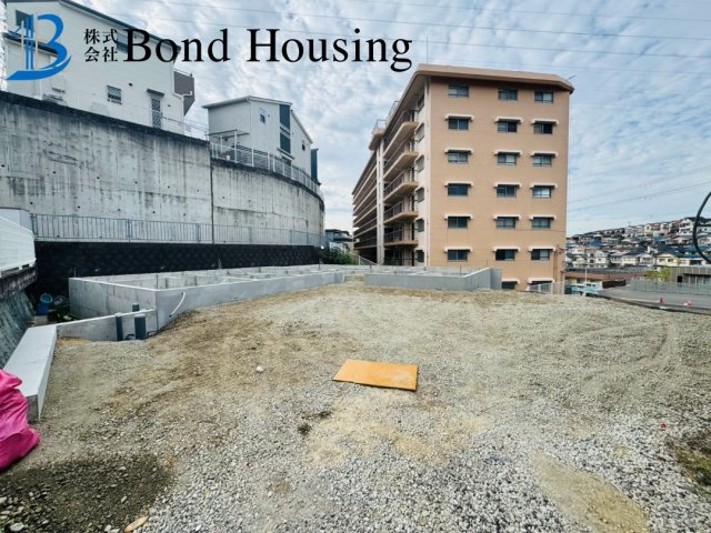 平屋住宅・敷地広々７８坪・駐車３台・舞子坂　限定１棟の駐車場