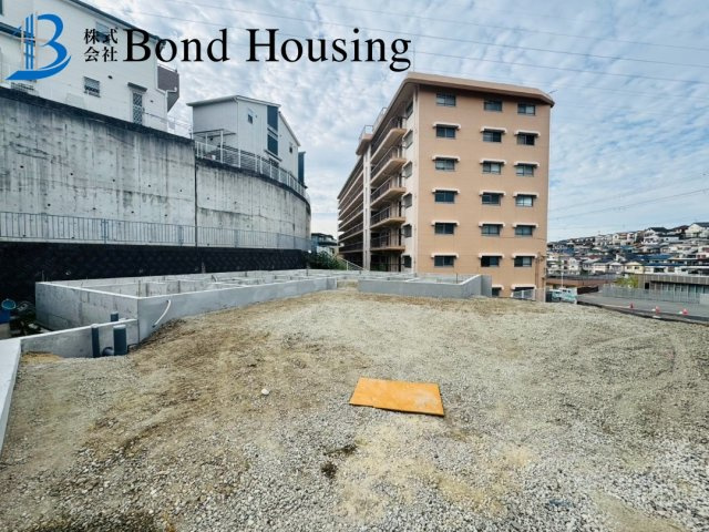 平屋住宅・敷地広々７８坪・駐車３台・舞子坂　限定１棟の駐車場