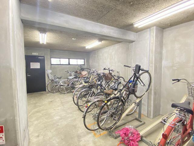 ルート四谷三丁目(ルートヨツヤサンチョウメ)の駐車場