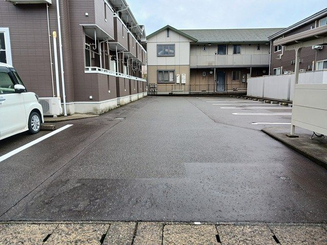 ビレッジ　ハイマウンテン　Ｃの駐車場