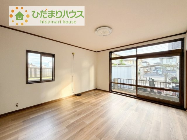 【居間・リビング】 | 土浦市板谷4丁目　中古戸建 | 南向きのリビングではぽかぽかの日差しが感じられます☆彡