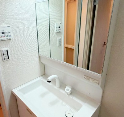 練馬区西大泉６丁目のアパートの独立洗面台|※別部屋参考写真