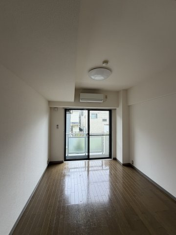 杉並区和田３丁目の賃貸マンションの居間・リビング|ゆったりとした居間です