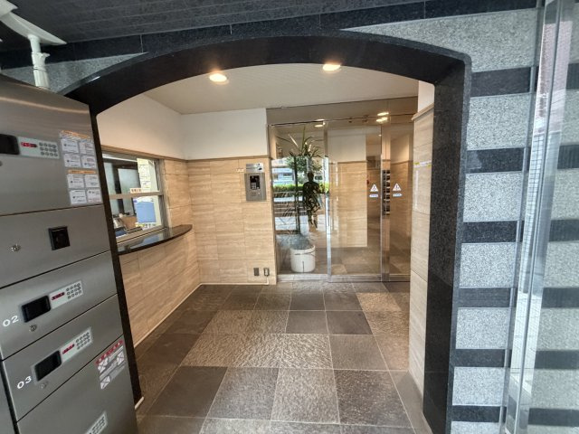 杉並区和田３丁目の賃貸マンションのエントランス|清潔なエントランスです