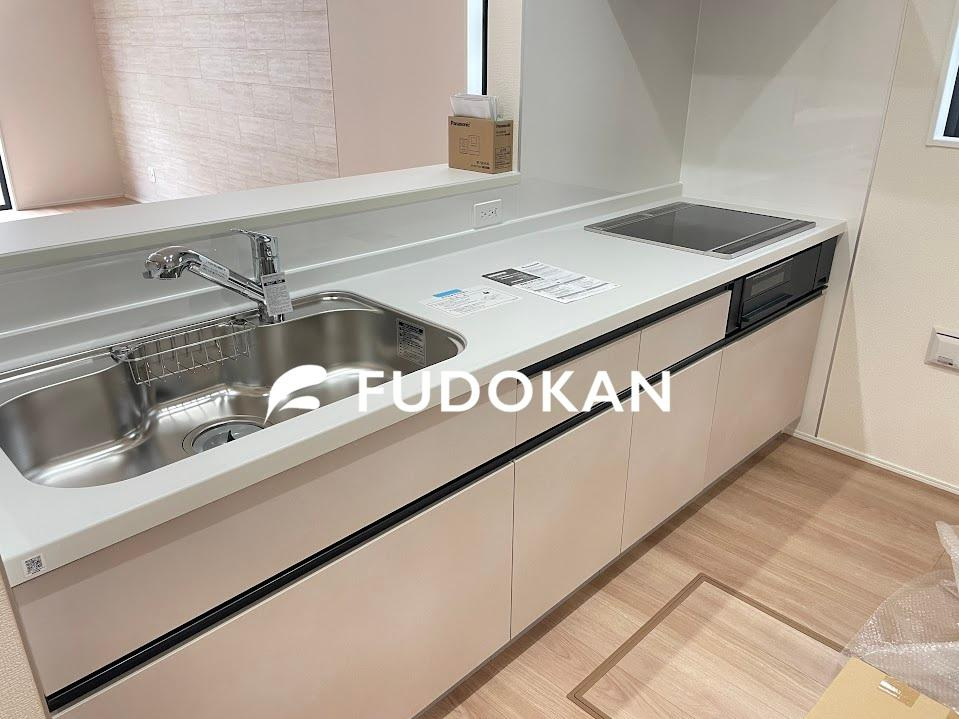 山形市浜崎1期【新築建売】1号棟のキッチン|広々ワイドなキッチンは料理がしやすく快適です。