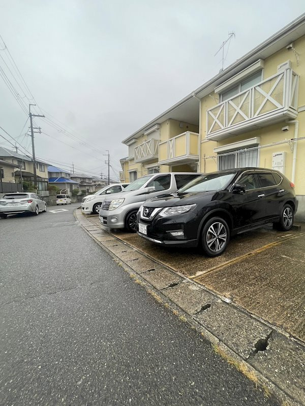 フレール奥須磨の駐車場