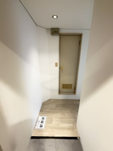 フラワーマンションの玄関