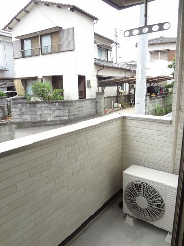 ポワールⅡのバルコニー|暖かな日差しのふりそそぐバルコニー